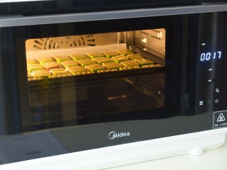 9、彩色饼干,美的烤箱预热160度，烤15分钟左右