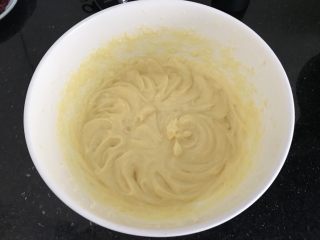 9、奥利奥蔓越莓奶酪蛋糕（免烤箱）,打发均匀