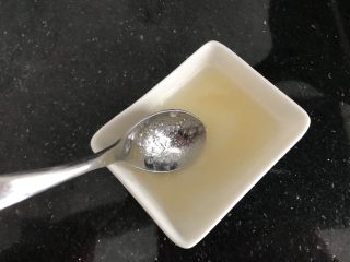 11、奥利奥蔓越莓奶酪蛋糕（免烤箱）,加入温水，搅拌融化