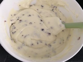 18、奥利奥蔓越莓奶酪蛋糕（免烤箱）,搅拌均匀