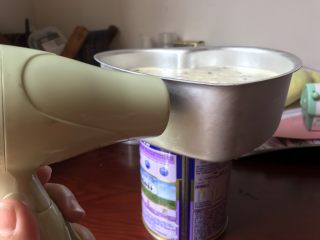 21、奥利奥蔓越莓奶酪蛋糕（免烤箱）,食用时，取出，风筒沿模具边缘热风吹2遍，以便容易脱模（也可以用热毛巾热敷模具边缘）