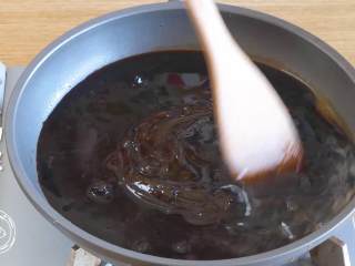 5、12m+话梅棒棒糖(宝宝辅食),搅拌均匀,小火加热~