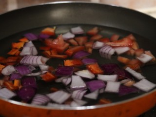 5、芝士焗年糕,蔬菜用开水焯一遍