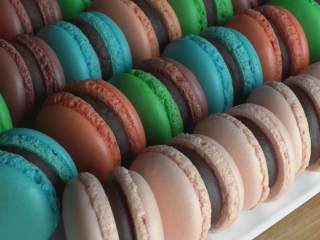 100、超详细马卡龙教程,终于把这个教程写完了，有一种如释重负的感觉，该注意的我基本全部拍了写了，剩下的就靠你们自己了哈，做完了记得交作业哦；