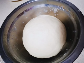 8、自制薄底披萨 味道绝了,揭开保鲜膜