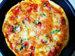 17、自制薄底披萨 味道绝了,金灿灿的披萨烤好了～