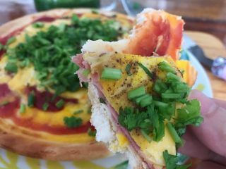 10、早餐番茄酱火腿鸡蛋披萨,好香,好好吃(❀ฺ´∀`❀ฺ)ノ