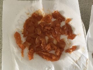 8、奥尔良卷边披萨,腌制好的鸡里脊肉，也要用厨房纸巾拭干水分