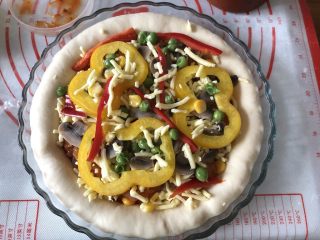 16、奥尔良卷边披萨,最后放手彩椒豌豆玉米点缀