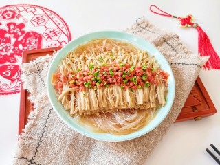 16、粉丝蒸金针菇,颜色搭配特别漂亮。