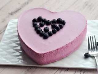 14、心形火龙果慕斯,再来一张美照,特别喜欢火龙果的颜色。