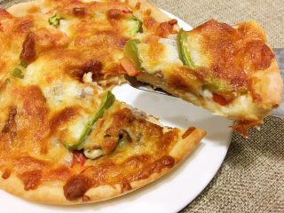 10、蔬菜牛肉披萨,美味的披萨就完成了