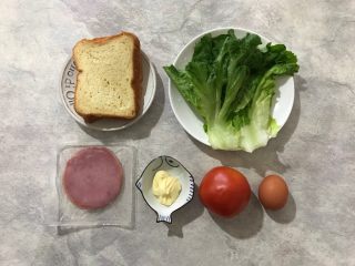 1、纸盒三明治,首先我们准备好所有食材
