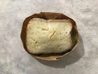 21、纸盒三明治,然后将小尖角往里折，两边都是一样的折法，搞定