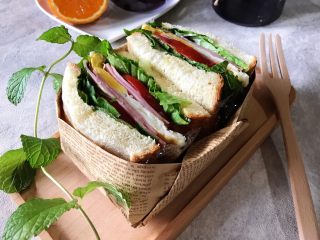 25、纸盒三明治,好有食欲(❀ฺ´∀`❀ฺ)ﾉ