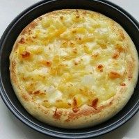 6、水果披萨,最后把披萨烤成这个样子就ok了。