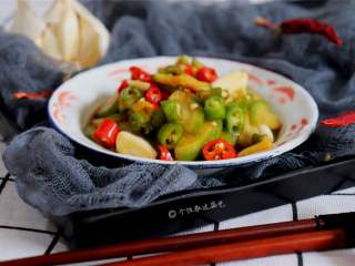 10、酸辣萝卜片,吃饭的时候拿出来几片，很开胃啊！