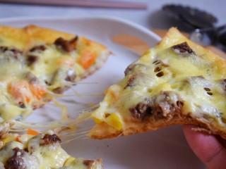 19、黑椒牛肉披萨,趁热吃，超级拉丝，满足。