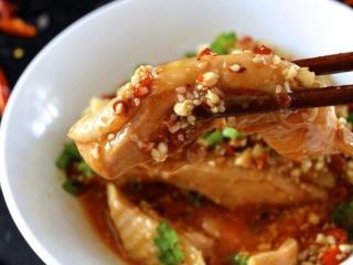 12、口水鸡,另外，它的酱汁拌饭拌面都好吃哦。