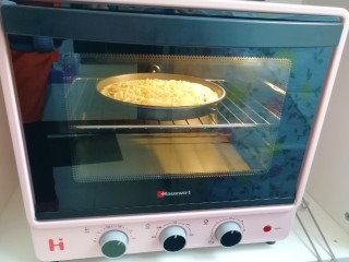 14、紫薯披萨,上下管190度烤20分钟。