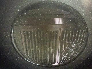 6、传统伍仁馅,小火热锅，放入水