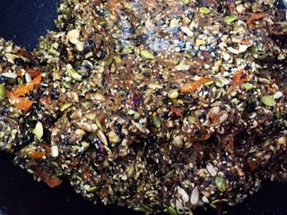 19、传统伍仁馅,抓捏均匀放置半小时可用了