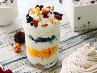 17、坚果草莓酸奶慕斯-午后甜品少女心,完成品