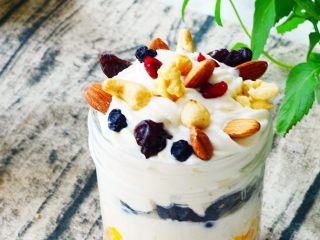 20、坚果草莓酸奶慕斯-午后甜品少女心,完成品