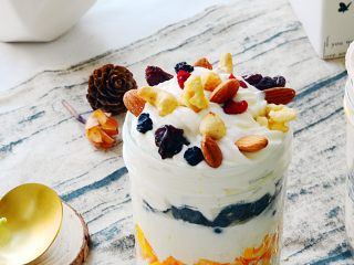 25、坚果草莓酸奶慕斯-午后甜品少女心,完成品