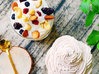 26、坚果草莓酸奶慕斯-午后甜品少女心,完成品