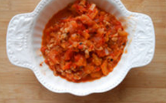 1、培根披萨,饼底和肉酱做法请参考番茄肉酱披萨