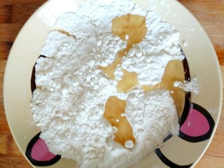 4、葱香苏打饼干,加入食用油