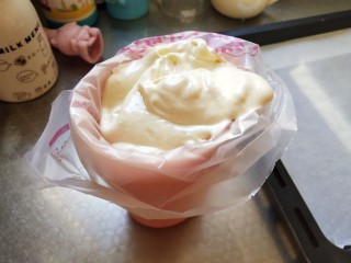 8、手指饼干,装入裱花袋剪一个口子