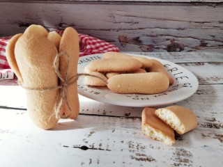 12、手指饼干,软硬适中，蛋香十足的手指饼就做好啦，宝宝最爱