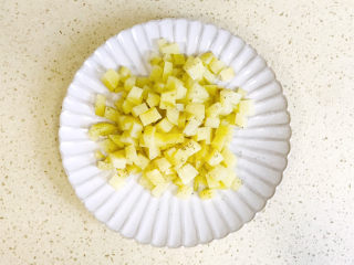 14、培根火腿披萨,这是腌制后的土豆块