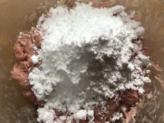 6、福鼎肉片,加入淀粉