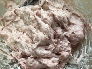 7、福鼎肉片,继续抓拌至均匀