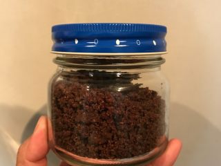 2、巧克力块玛芬 麦芬,用不完的放到小瓶中，冷藏保存，可以放一周