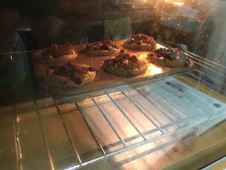 12、巧克力块玛芬 麦芬, 放入预热好的190度的烤箱中烤制25分钟