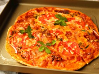 16、十香菜培根披萨,程序结束，烤好的披萨。