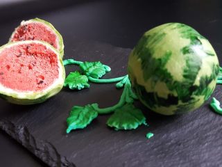 17、迷你小西瓜,用糖霜简单装饰一下