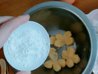 3、黄油饼干（少油少糖版）,准备好需要的糖粉