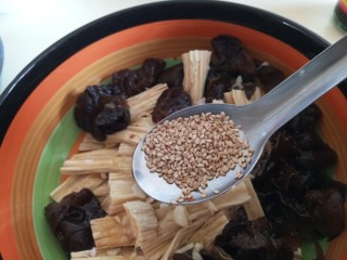 13、腐竹拌木耳,芝麻