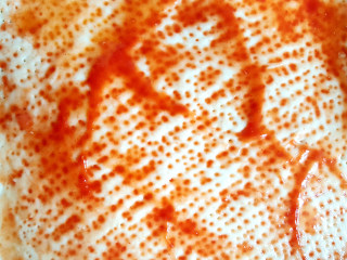 18、~方形披萨,均匀抹平。