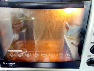 21、~方形披萨,烤箱200度预热，放入披萨，烤三十分钟。