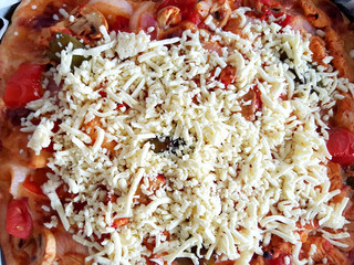 22、~方形披萨,取出，再放一层芝士。