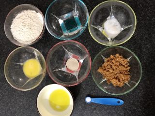 1、肉松司康(酵母版),准备食材。