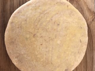 10、肉松司康(酵母版),刷上蛋液。