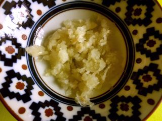 8、凉拌藕片,压好的蒜泥