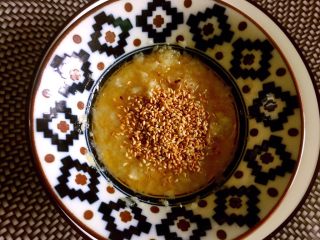 14、凉拌藕片,放入白芝麻